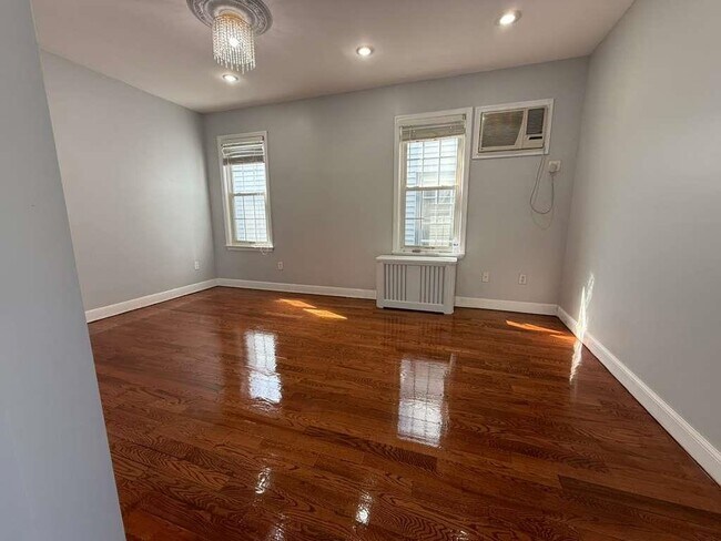 Building Photo - 18 W 49th St