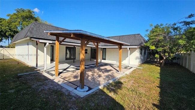 Building Photo - 8004 SW 29th St