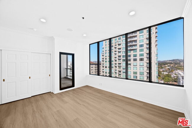 Building Photo - 10724 Wilshire Blvd