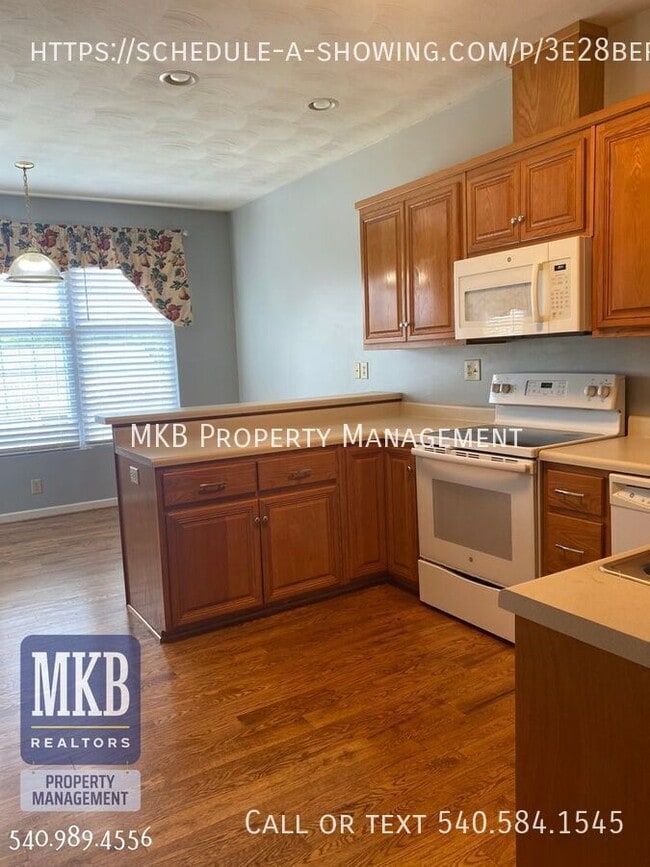 Building Photo - 5502 S Village Dr