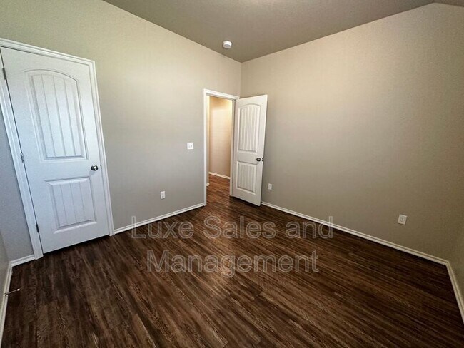 Building Photo - 10918 NW 119th St