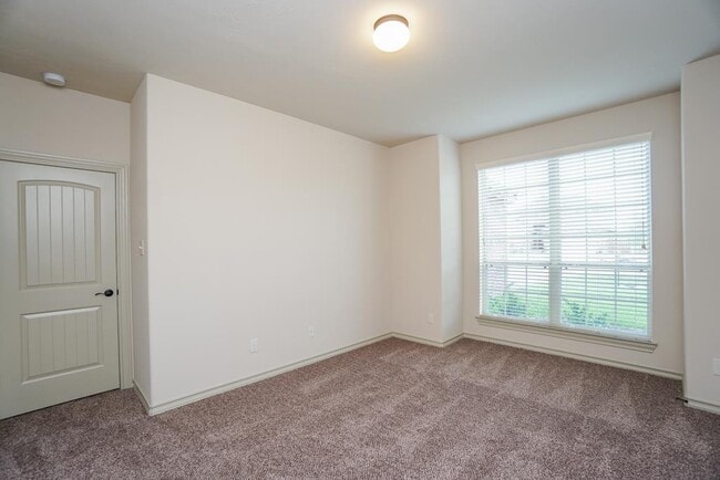 Building Photo - 2206 Argos Dr