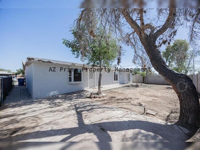 Building Photo - 452 S Mulberry