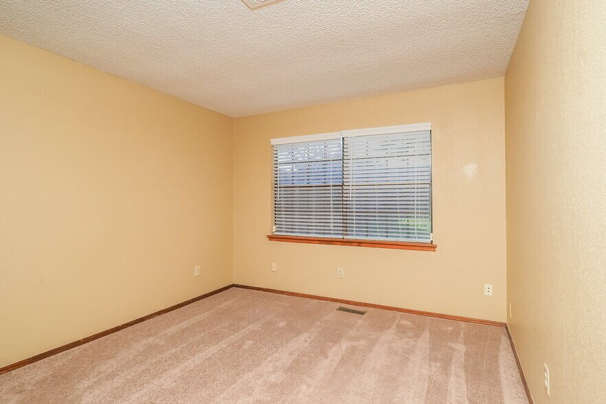 Building Photo - 7728 Doris Dr