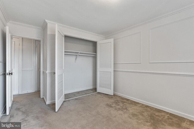 Building Photo - 1300 S Arlington Ridge Rd