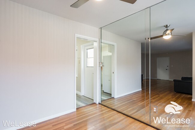 Building Photo - 2 br, 2 bath House - 5369 La Jolla Blvd #15