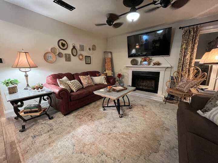 Building Photo - 12102 Carriage Ct SE