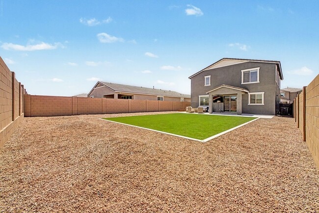 Building Photo - 7598 W Smoketree Dr