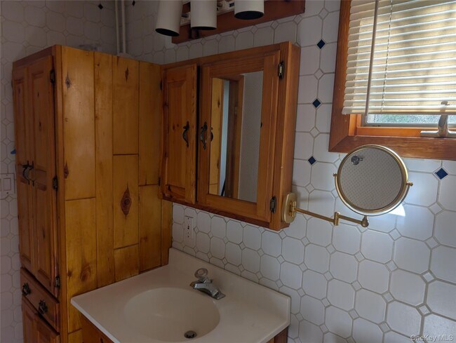 Building Photo - 45 Sunken Meadow Rd