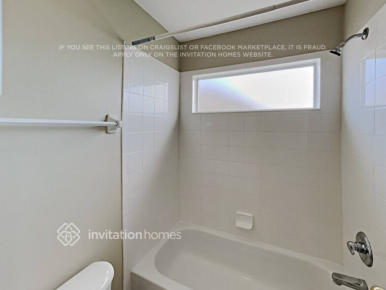 Building Photo - 921 Las Navas Pl