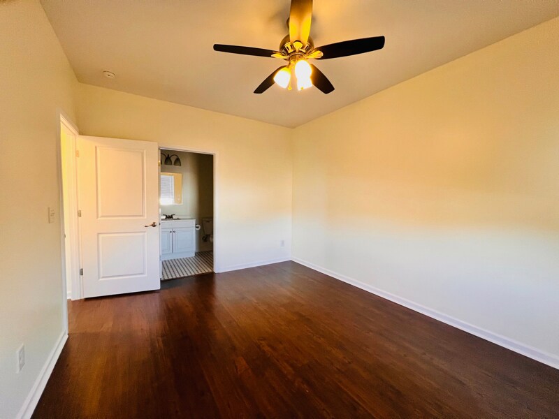 Building Photo - 1624 16th Ave S