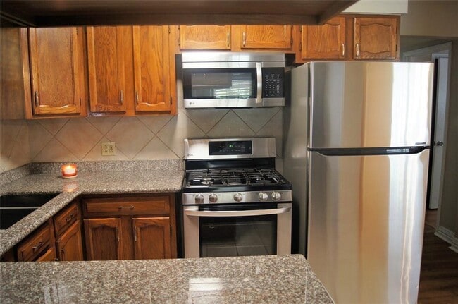 Building Photo - 3515 Castledale Dr