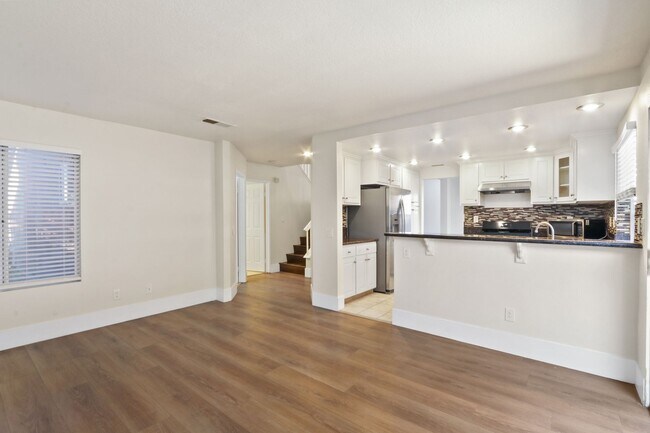 Building Photo - For Rent: Two-Story 3-Bedroom Home in South Corona