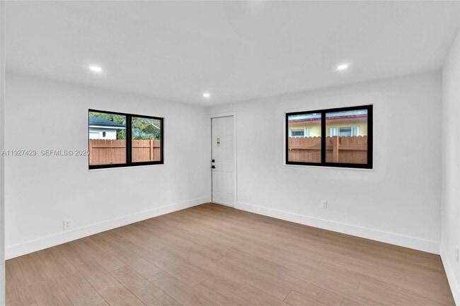 Building Photo - 1123 NE 1st Ave.