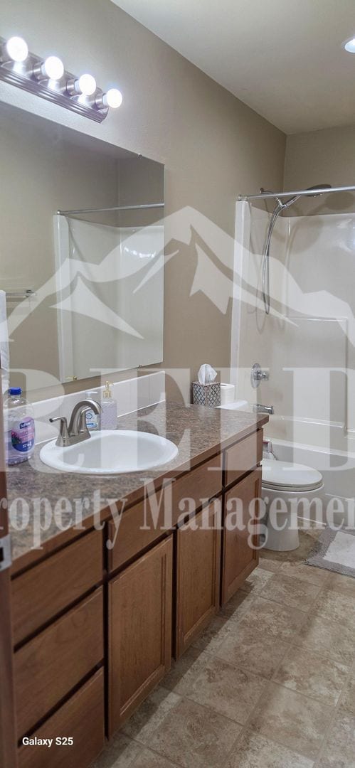 Building Photo - Central Valley Area - 2 Story Townhome 3Bed 2.5Bath