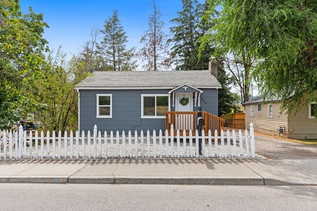 Building Photo - Dishman Area Home with Shop!