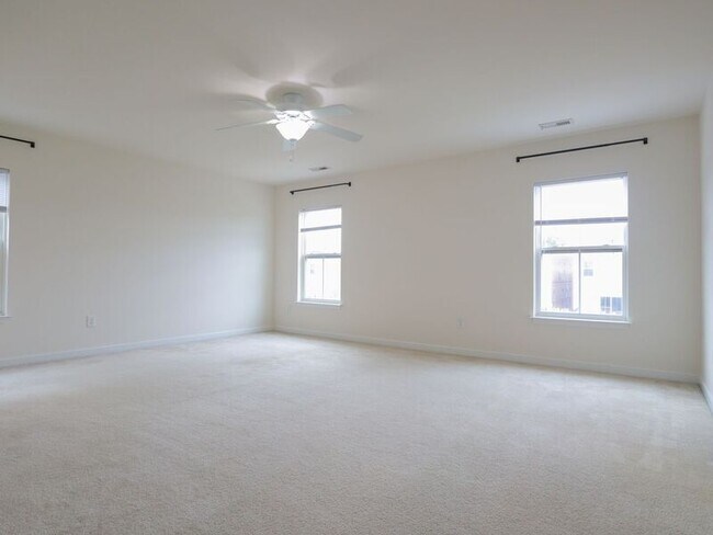 Building Photo - 1721 W Cary St