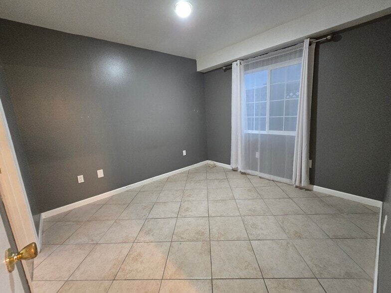 Building Photo - 4427 S Centinela Ave
