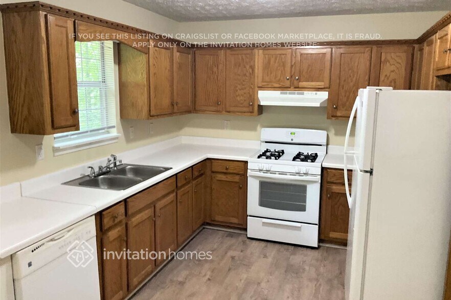 Building Photo - 15 Tracey Ln