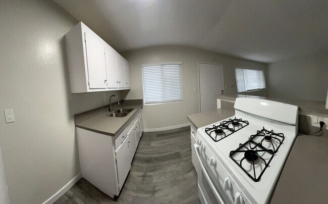 Building Photo - SPACIOUS 2 BEDROOM 1 BATH UPSTAIRS WITH 1 SHARED PARKING SPACE INCLUDED