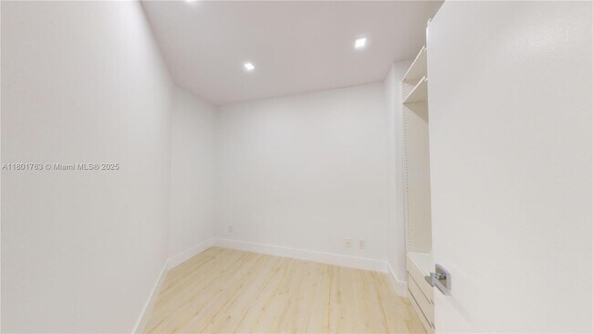 Building Photo - 21050 NE 38th Ave