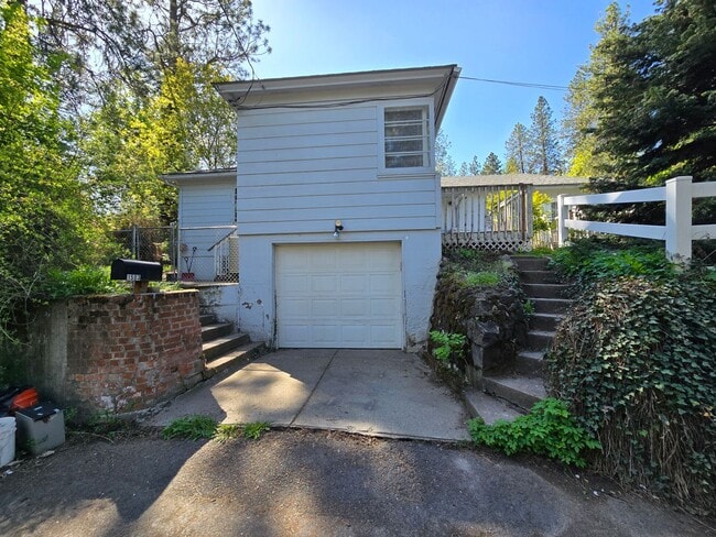 Building Photo - Adorable South Hill Home! Available Now!