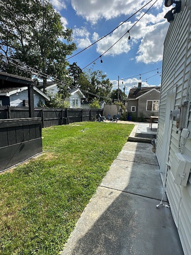 Building Photo - 208 Florence Ave