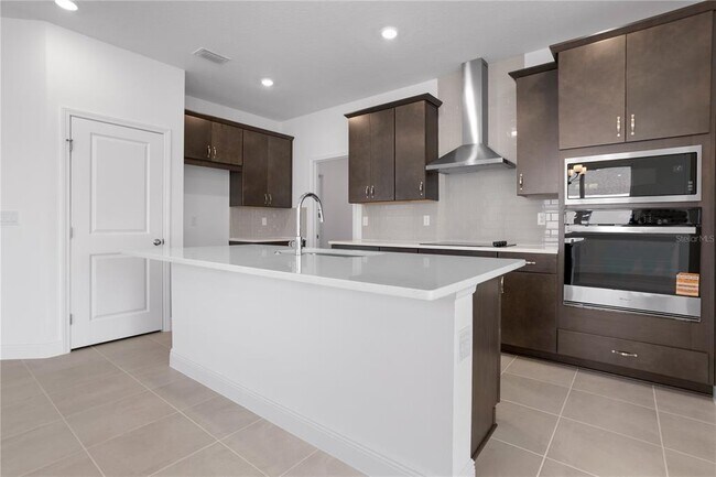 Building Photo - 1940 Sunshine Peak Dr