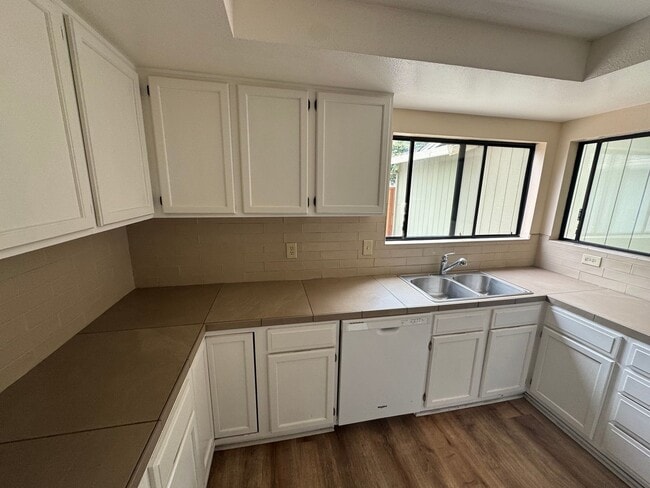 Building Photo - Welcome to your newly remodeled townhome!