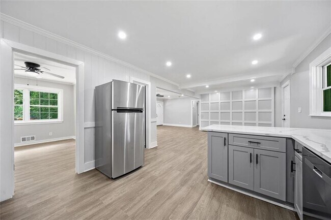 Building Photo - 1905 Fort Valley Dr SW