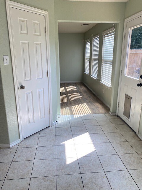 Building Photo - 1426 Joy Oaks Ln