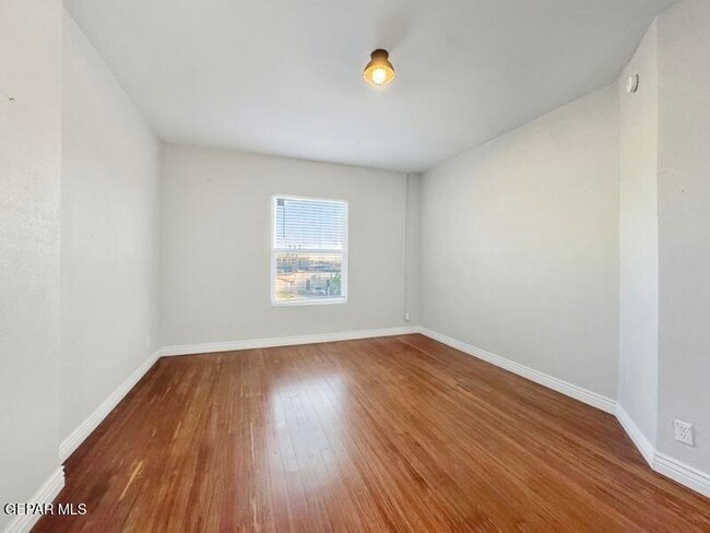 Building Photo - 1305 E Rio Grande Ave