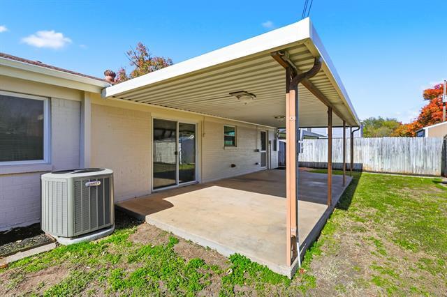 Building Photo - 808 Bridle Ave