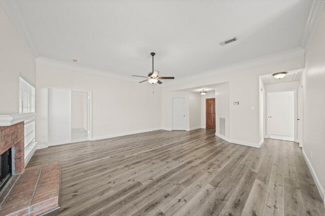 Building Photo - Beautifully updated 3-bedroom, 2-bath single-story home in Pearland's highly sought-after Country...