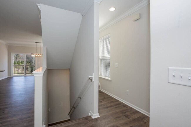 Building Photo - Four Bedroom Townhome!