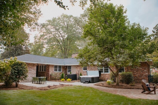 Building Photo - 946 Magnolia St SE