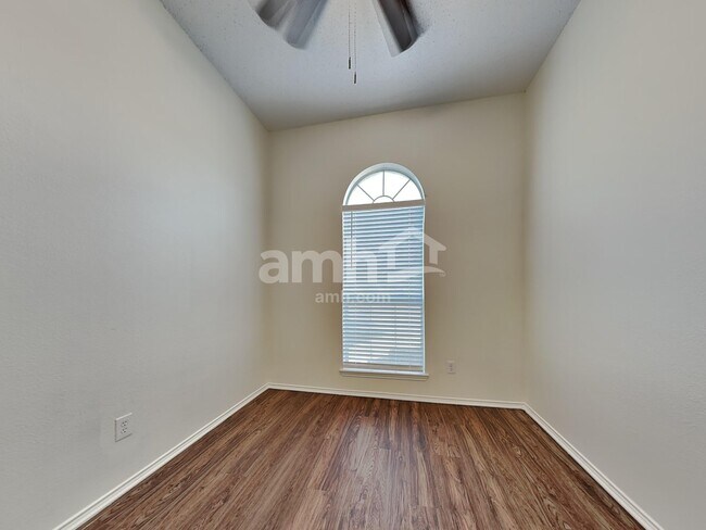 Building Photo - 219 Dartmouth Dr