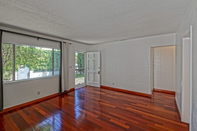 Building Photo - 1x 3906-3908