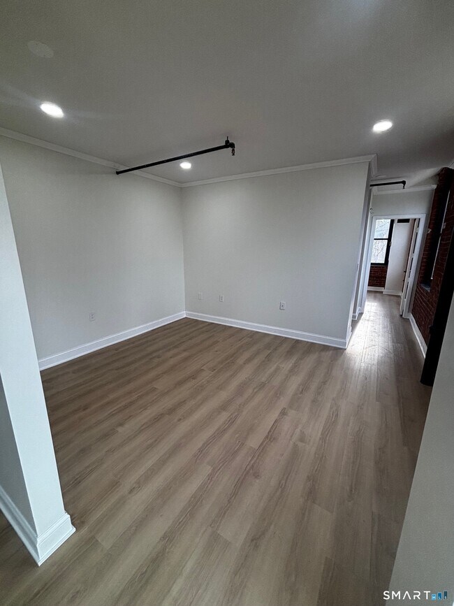 Building Photo - 222 Williams St E