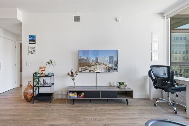 Building Photo - 702 Broadway-SI FL13-ID1251881P