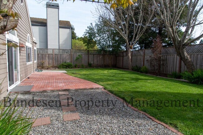 Building Photo - 806 Wine Ct