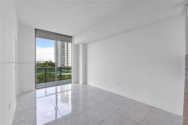 Building Photo - 2678 Tigertail Ave