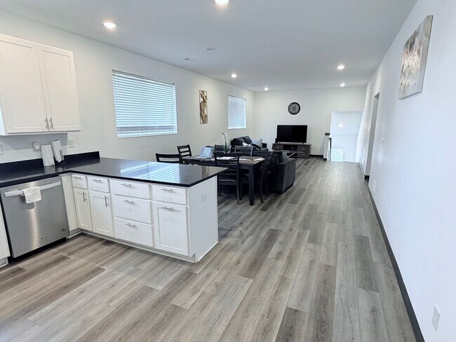 Building Photo - 385 S Clinton Ave