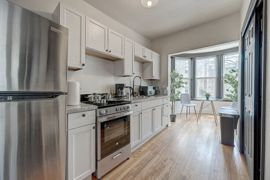 Building Photo - 1930 N Prospect Ave