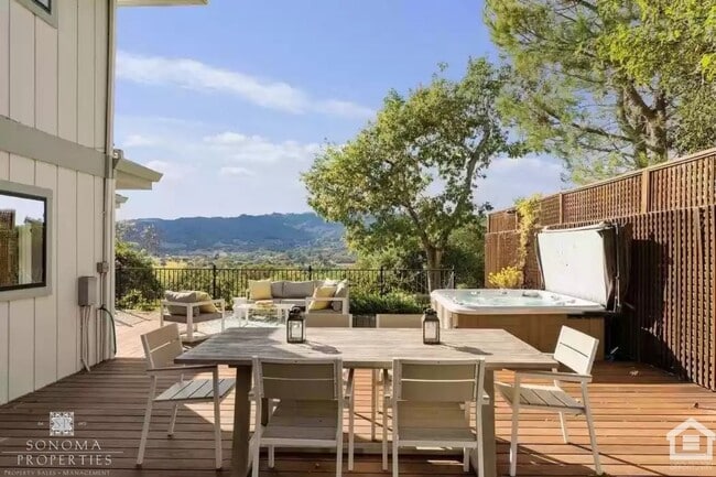 Building Photo - Beautiful 4bd/3.5ba Updated Custom House with Valley Views