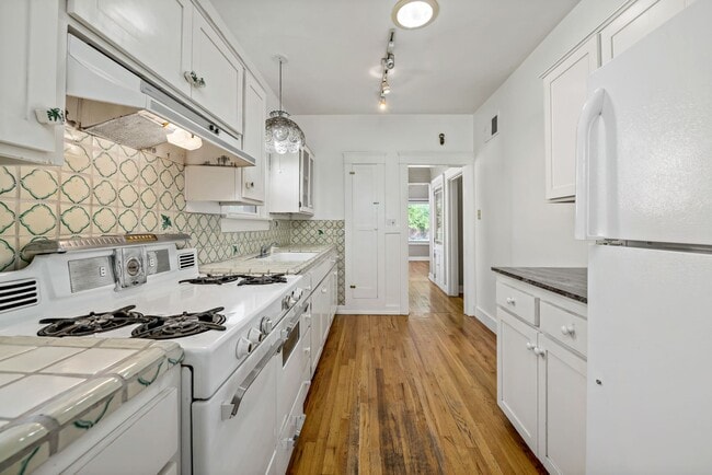 Building Photo - PRE-LEASE for AUGUST 2026 - Sam Hughes Bungalow