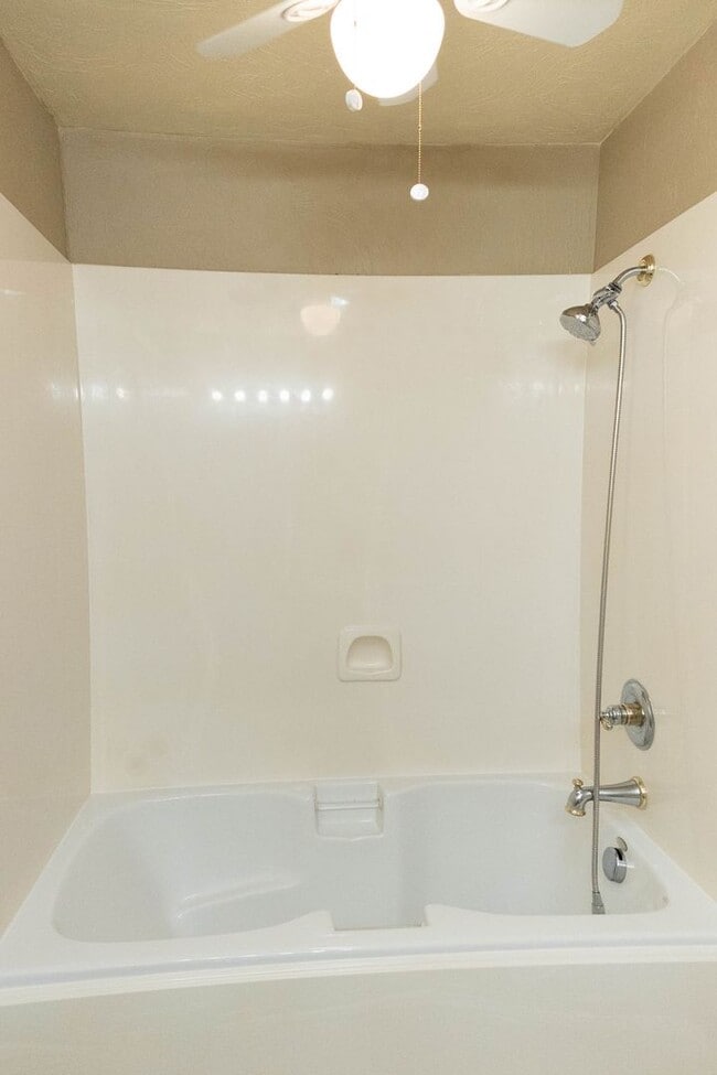 Building Photo - Spacious 5 Bed, 3 Bath Home for Rent in Idaho Falls!