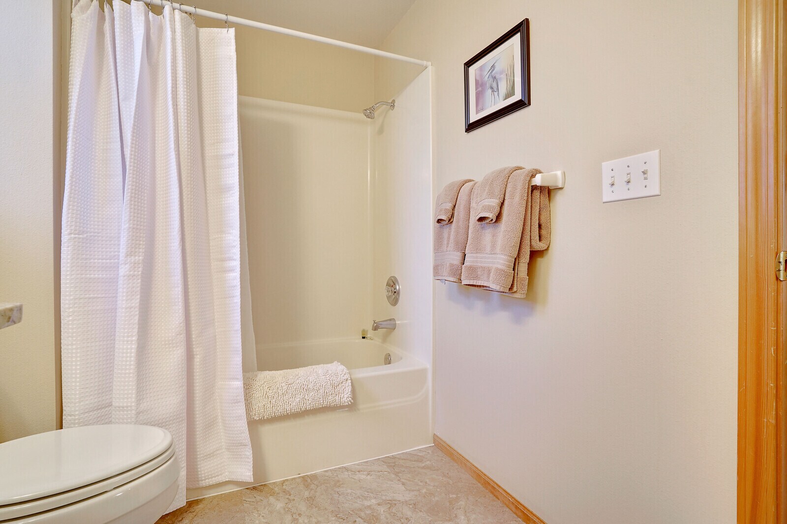 Building Photo - 731 Elm St SW