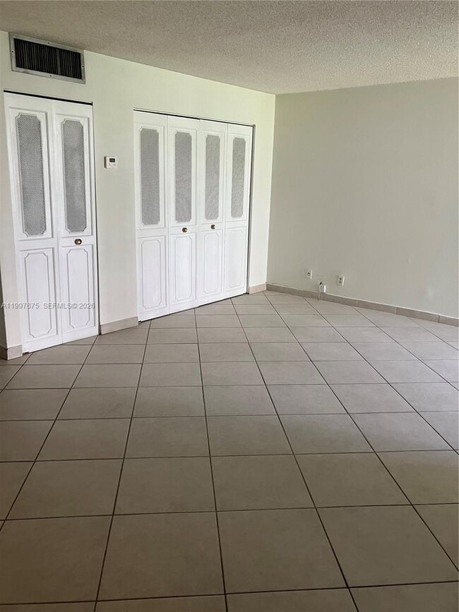 Building Photo - 16919 N Bay Rd