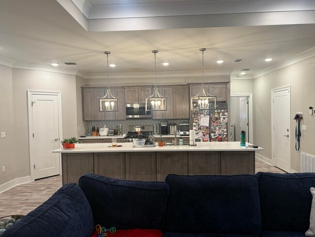 Building Photo - 1002 Gloria Ave